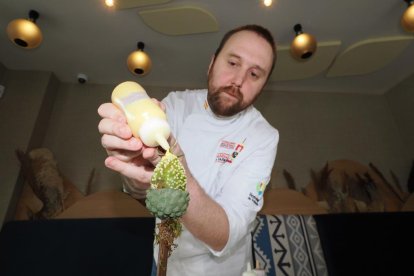 Juan Carlos Jiménez, chef ganador del Pincho de Oro, en su restaurante Azul Mediterráneo
