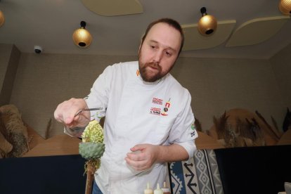 Juan Carlos Jiménez, chef ganador del Pincho de Oro, en su restaurante Azul Mediterráneo