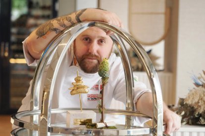 Juan Carlos Jiménez, chef ganador del Pincho de Oro, en su restaurante Azul Mediterráneo