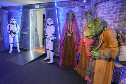 Diferentes personajes del universo Star Wars recreados por Juan Villa.