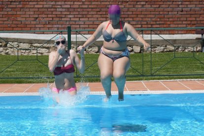 Primer chapuzón en la piscina municipal Juan de Austria, Valladolid