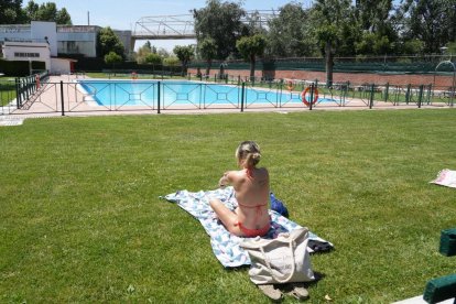 Primer chapuzón en la piscina municipal Juan de Austria, Valladolid