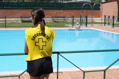Primer chapuzón en la piscina municipal Juan de Austria, Valladolid