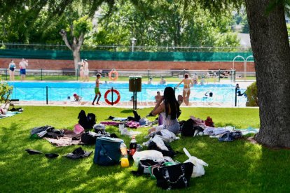 Primer chapuzón en la piscina municipal Juan de Austria, Valladolid
