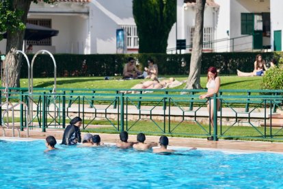 Primer chapuzón en la piscina municipal Juan de Austria, Valladolid