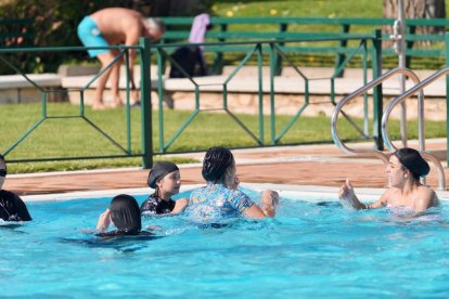 Primer chapuzón en la piscina municipal Juan de Austria, Valladolid