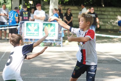 Día del Balonmano en la calle en la Acera de Recoletos.