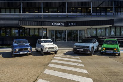 Encuentro entre el Renault 4 original y su reinterpretación eléctrica en el Centro de I+D+i de Renault Group