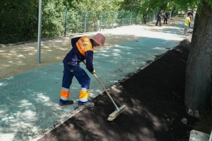 Preparativos para inaugurar el carril bici de Isabel La Católica.