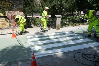 Preparativos para inaugurar el carril bici de Isabel La Católica.