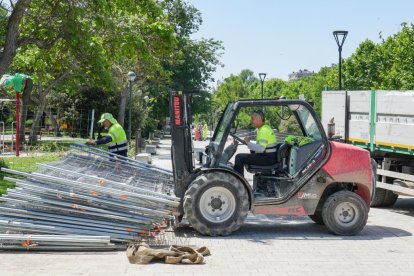 Preparativos para inaugurar el carril bici de Isabel La Católica.