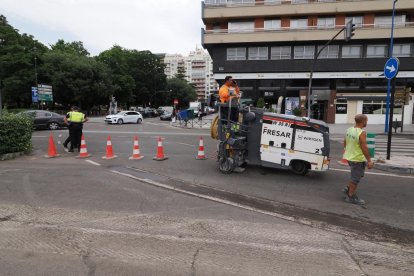 Obras en el antiguo carril bici de Isabel la Católica