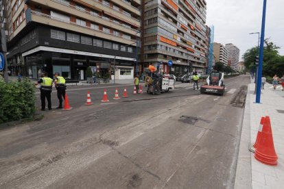 Obras en el antiguo carril bici de Isabel la Católica