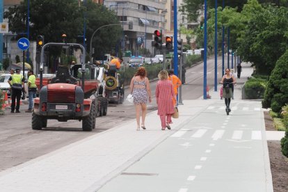 Obras en el antiguo carril bici de Isabel la Católica