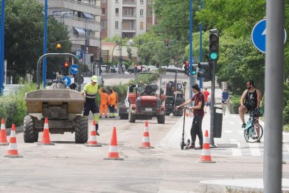 Obras en el antiguo carril bici de Isabel la Católica