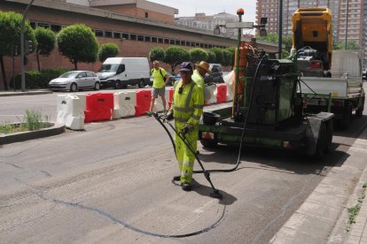 Obras en el antiguo carril bici de Isabel la Católica