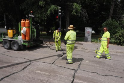 Obras en el antiguo carril bici de Isabel la Católica