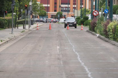 Obras en el antiguo carril bici de Isabel la Católica