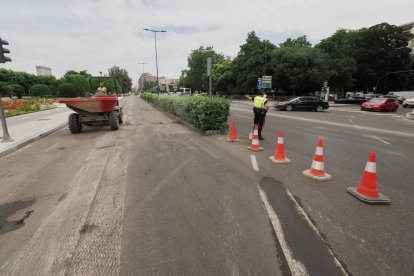 Obras en el antiguo carril bici de Isabel la Católica