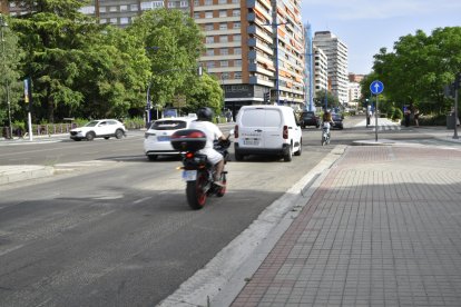 Obras de asfaltado del Paseo de Isabel la Católica.