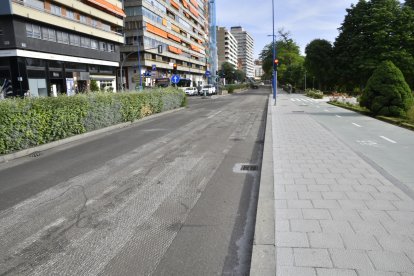 Obras de asfaltado del Paseo de Isabel la Católica.