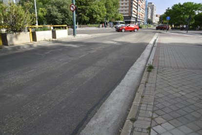 Obras de asfaltado del Paseo de Isabel la Católica.
