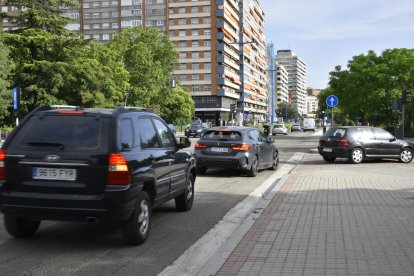 Obras de asfaltado del Paseo de Isabel la Católica.