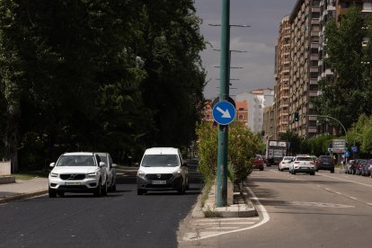Los coches circulan ya por los dos carriles del Paseo de Isabel la Católica en sentido Zorrilla.