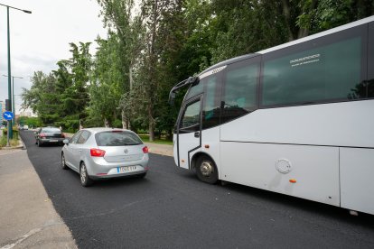Los coches circulan ya por los dos carriles del Paseo de Isabel la Católica en sentido Zorrilla.