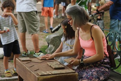 Juegos infantiles en la tarde de San Juan en Valladolid.