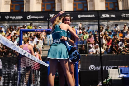 La vallisoletana Beatriz Caldera en su partido de octavos de final junto a Carmen Goenaga.