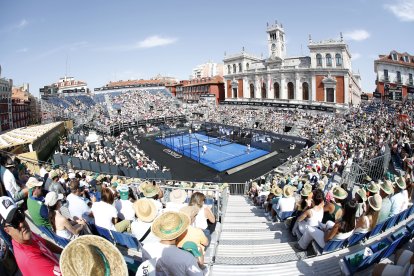 La Plaza Mayor llena para las finales del Valladolid Premier Pádel P2.