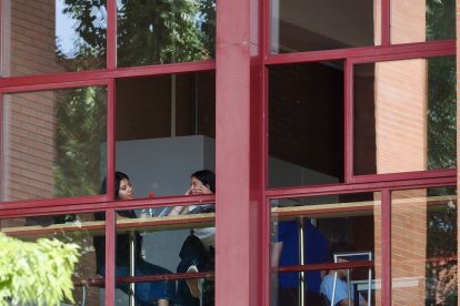 Alumnos presentándose a la segunda convocatoria de la PAU.
