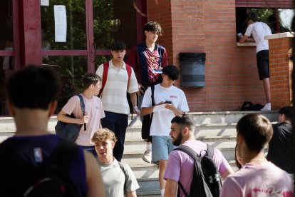 Alumnos presentándose a la segunda convocatoria de la PAU.