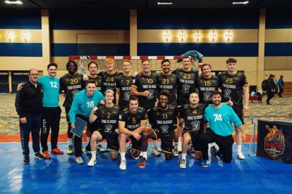 Dani Gordo (primero por la izquierda), junto a su equipo de los California Eagles.