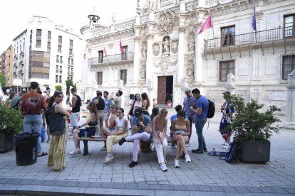 Rodaje de la película de Bollywood 'Alpha' en la plaza de la Universidad