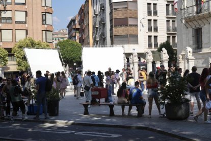 Rodaje de la película de Bollywood 'Alpha' en la plaza de la Universidad