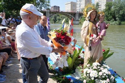 Procesión de la Virgen del Carmen por el río Pisuerga.