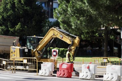 Trabajadores en la calle Miguel Ángel Blanco.