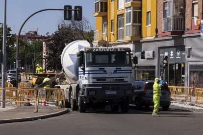Obras en el paseo Juan Pablo I.
