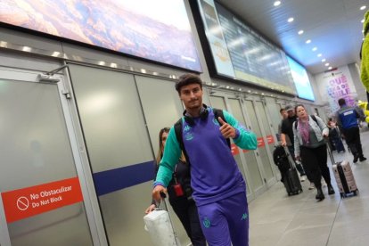 Guille Bueno en el Aeropuerto Internacional Arturo Merino Benítez.
