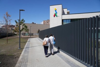 Paseo que une la entrada del túnel peatonal de Arco de Ladrillo con la plaza de la India.