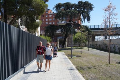 Paseo que une la entrada del túnel peatonal de Arco de Ladrillo con la plaza de la India.