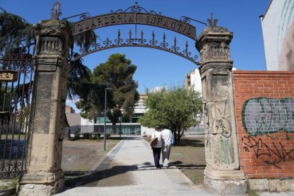 Paseo que une la entrada del túnel peatonal de Arco de Ladrillo con la plaza de la India.