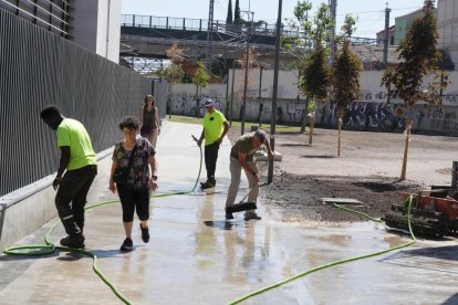 Paseo que une la entrada del túnel peatonal de Arco de Ladrillo con la plaza de la India.