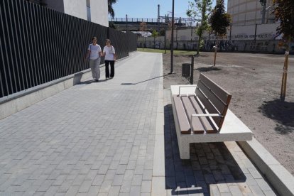 Paseo que une la entrada del túnel peatonal de Arco de Ladrillo con la plaza de la India.