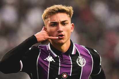 Chuki celebra su gol ante Colo Colo.