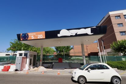 Desmontaje de la gasolinera del Paseo Zorrilla junto a Vallsur.