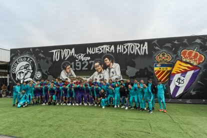 Mural en el Estadio Monumental que refleja la unión entre Colo Colo y Real Valladolid.