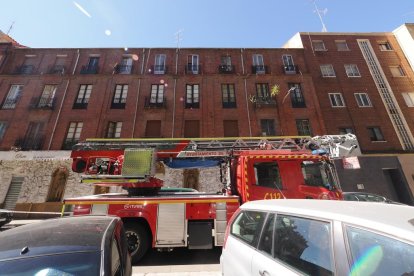 Incendio en un tejado de la calle San José
